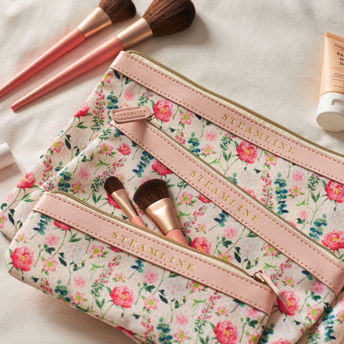 The Illustrator Pink - Cosmetic Case Set
