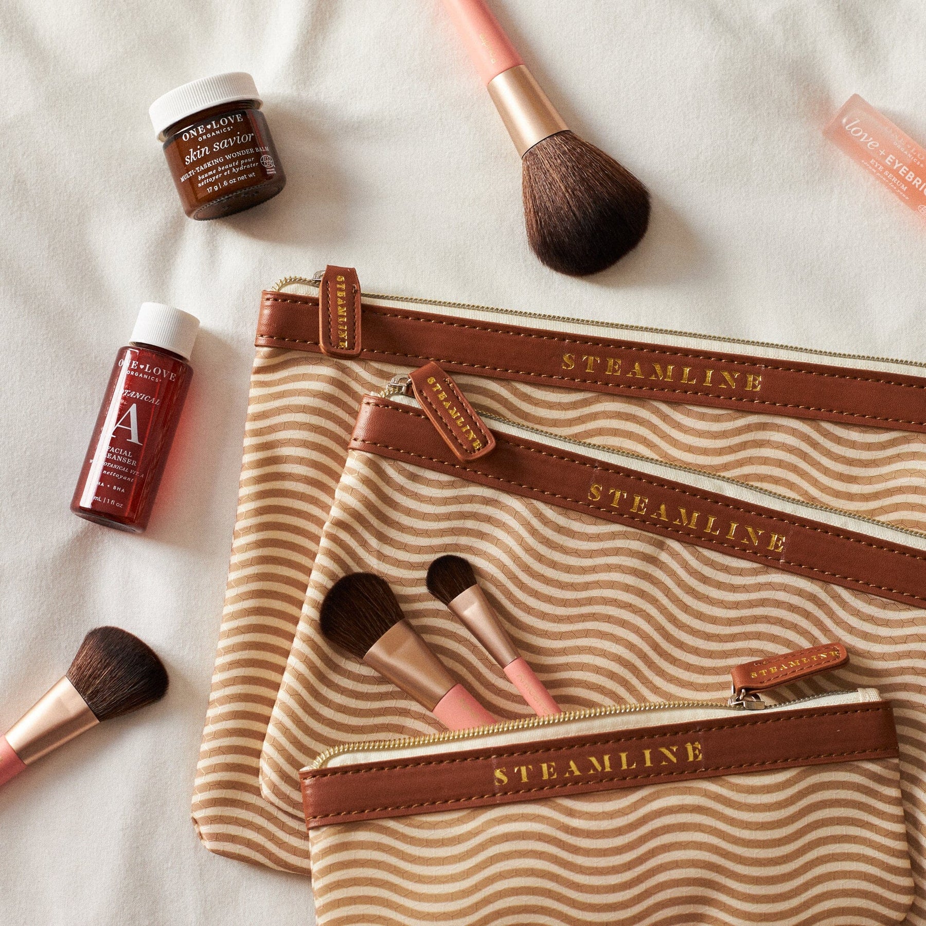 The Signature Wave - Cosmetic Case Set