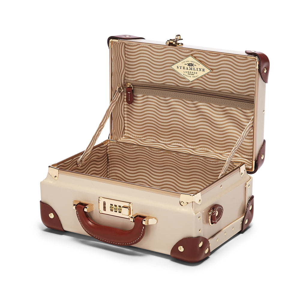 it Luggage  Indulging - Vanity Case in Cream