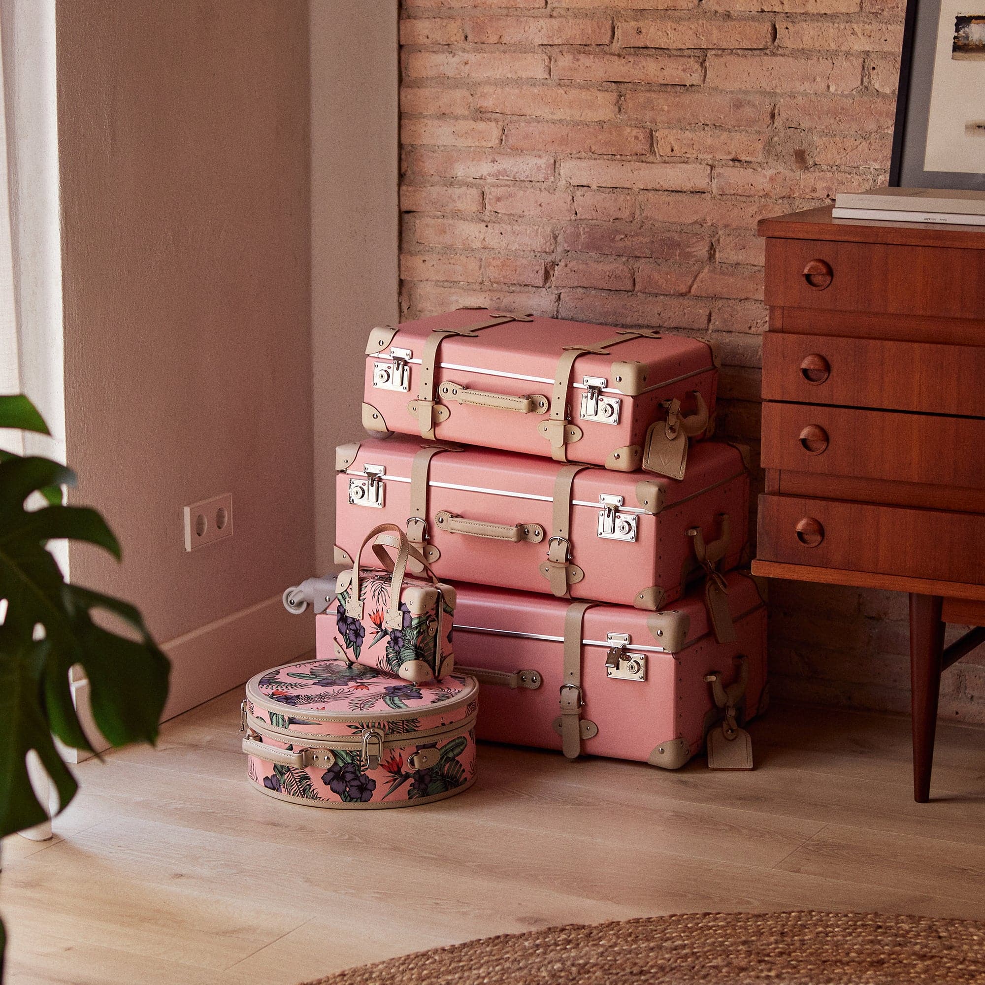 The Botanist Spinner | Pink Luxury Luggage Trunk Suitcases For Women