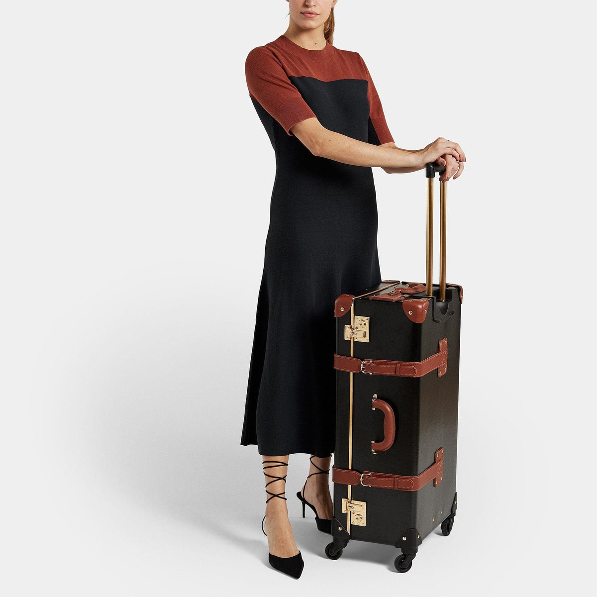 The Diplomat Spinner in Black  Retro Hard Shell Luggage by
